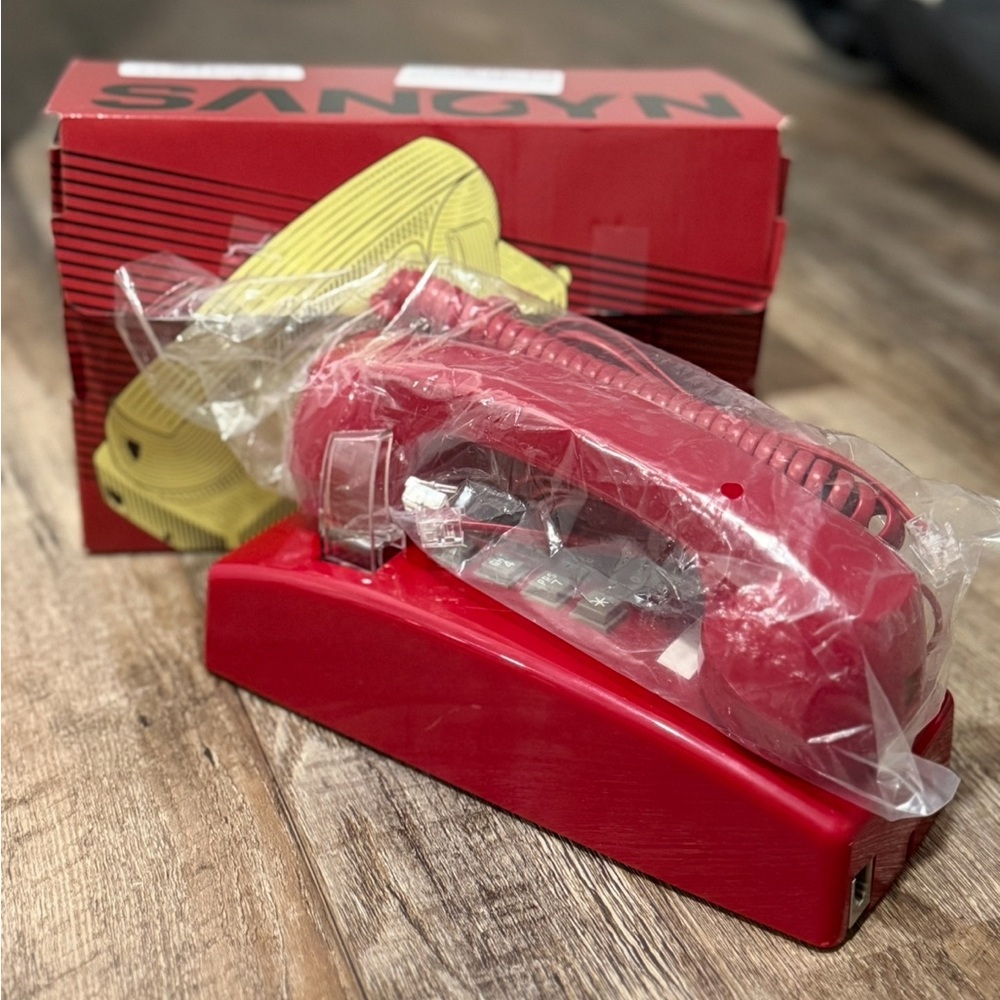 SANGYN Retro Red Telephone